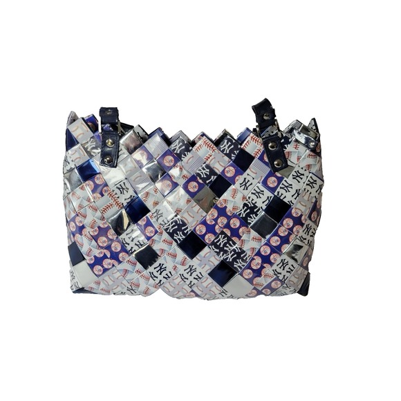 Nahui Ollin NEW YORK YANKEES THEMED BAG! RARE EUC - Picture 2 of 10